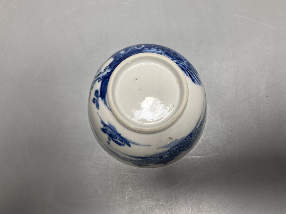 A Chinese jar and cover and a tea bowl, jar and cover height 10cm